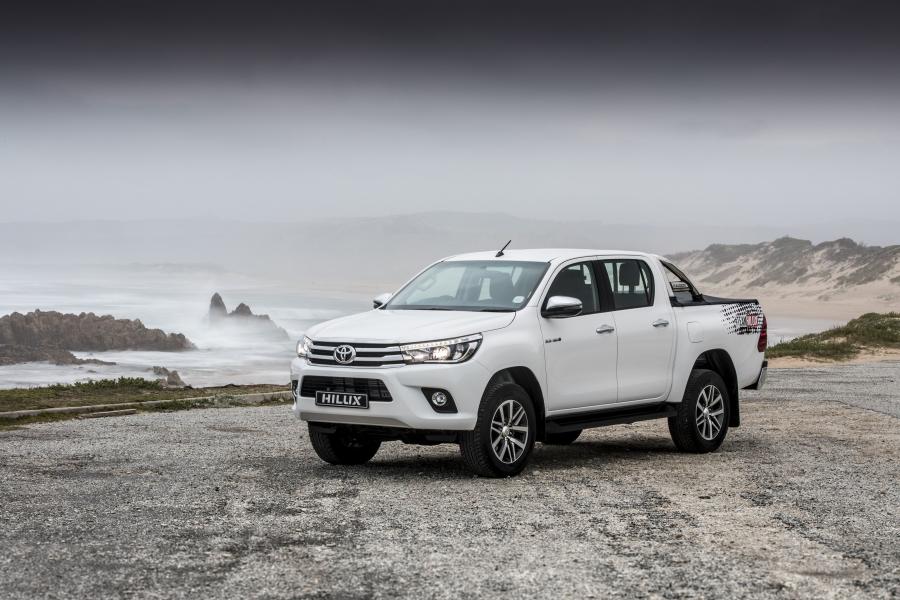  Toyota Hilux 4x4 Raider Double Cab 2016 года  (ZA) (фото 7 из 40)